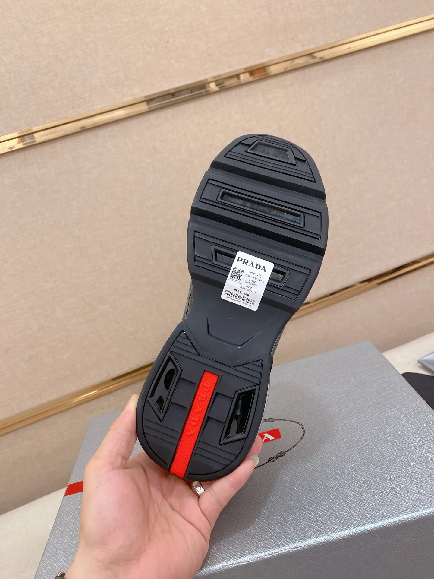 Factory price 660💰 ✔️✔️✔️High version High-quality new PRADA (Prada) counters are on the market at the same time, new men's shoes, 😘fabrics imported first-layer cowhide and mesh fabrics, purely handmade. Lining: Full cowhide lining. 👍🏿 High-end ☄️ air-cushion molded anti-slip rubber outsole, exquisite lines, simple and elegant, comfortable and high-end for leisure travel. Code number: 38 to 45